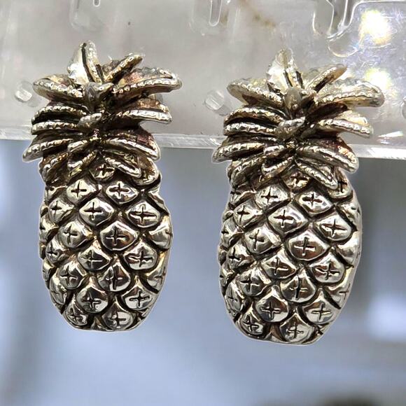 Pineapple Earrings Crisscrossing Pattern Pierced Studs Silver Tone Vintage Vibe - Picture 1 of 6